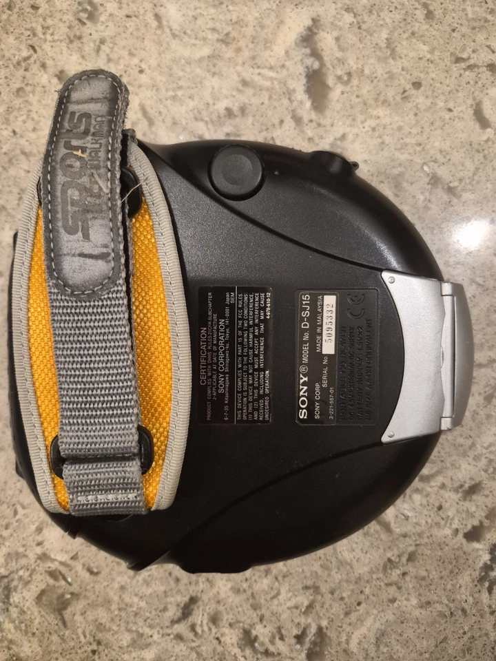 Sony Sports D-SJ15 con banda de mano CD portátil protección G negro probado funcionando Foto 4 de 4