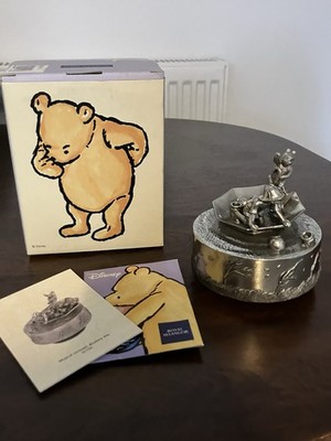 Disney Royal Selangor Winnie Puuh Zinn Musikkarussell ''Blustery Day''