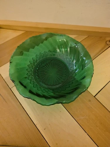 Anchor Hocking Forest Green Glass Bowl Diamond Swirl Ruffled Edge Vintage