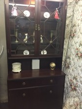 Beresford & Hicks Elegant Mahogany Tall Display unit