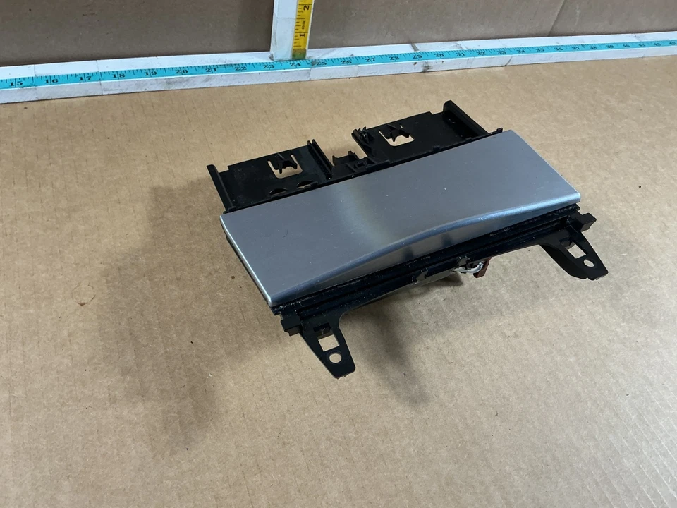 Cenicero de la consola central delantera Mercedes-Benz C250 2008-2014 A2046800179 OEM Foto 4 de 4