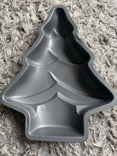 Metal Christmas Tree Cake Tin