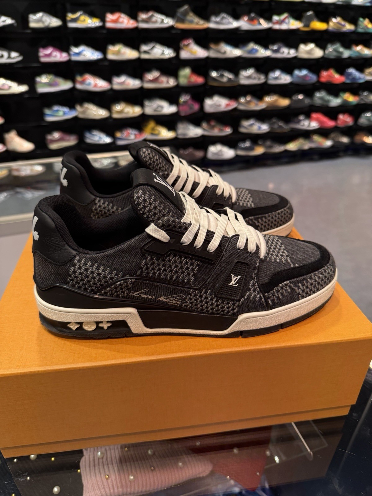 Size 7.5LV/8.5US - Louis Vuitton Trainer ' Black ' $1200 Authentic RARE image 6