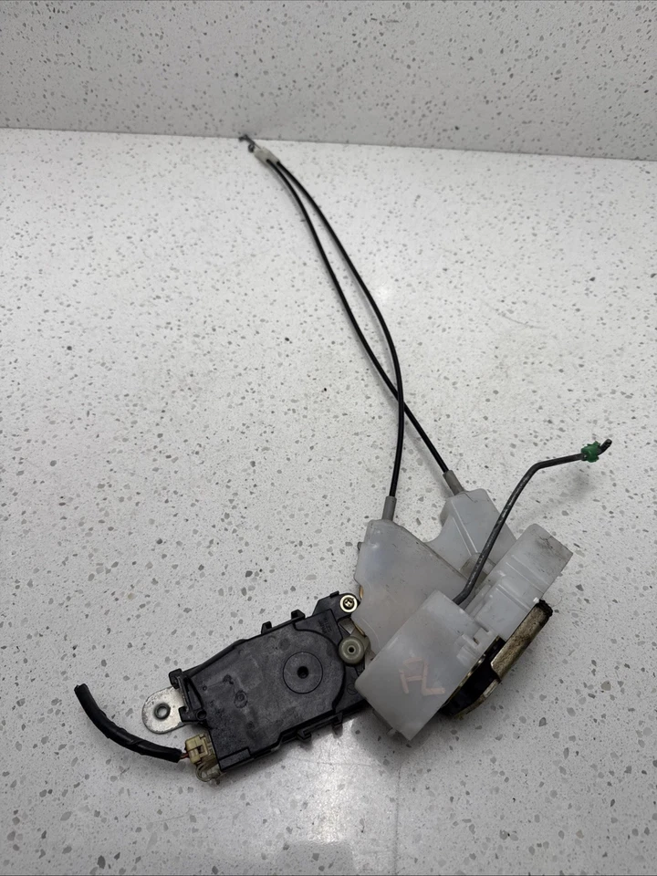 03-08 SUBARU FORESTER FRONT LEFT  & Right DOOR LOCK ACTUATOR AND LATCH Pair - Image 3 of 4