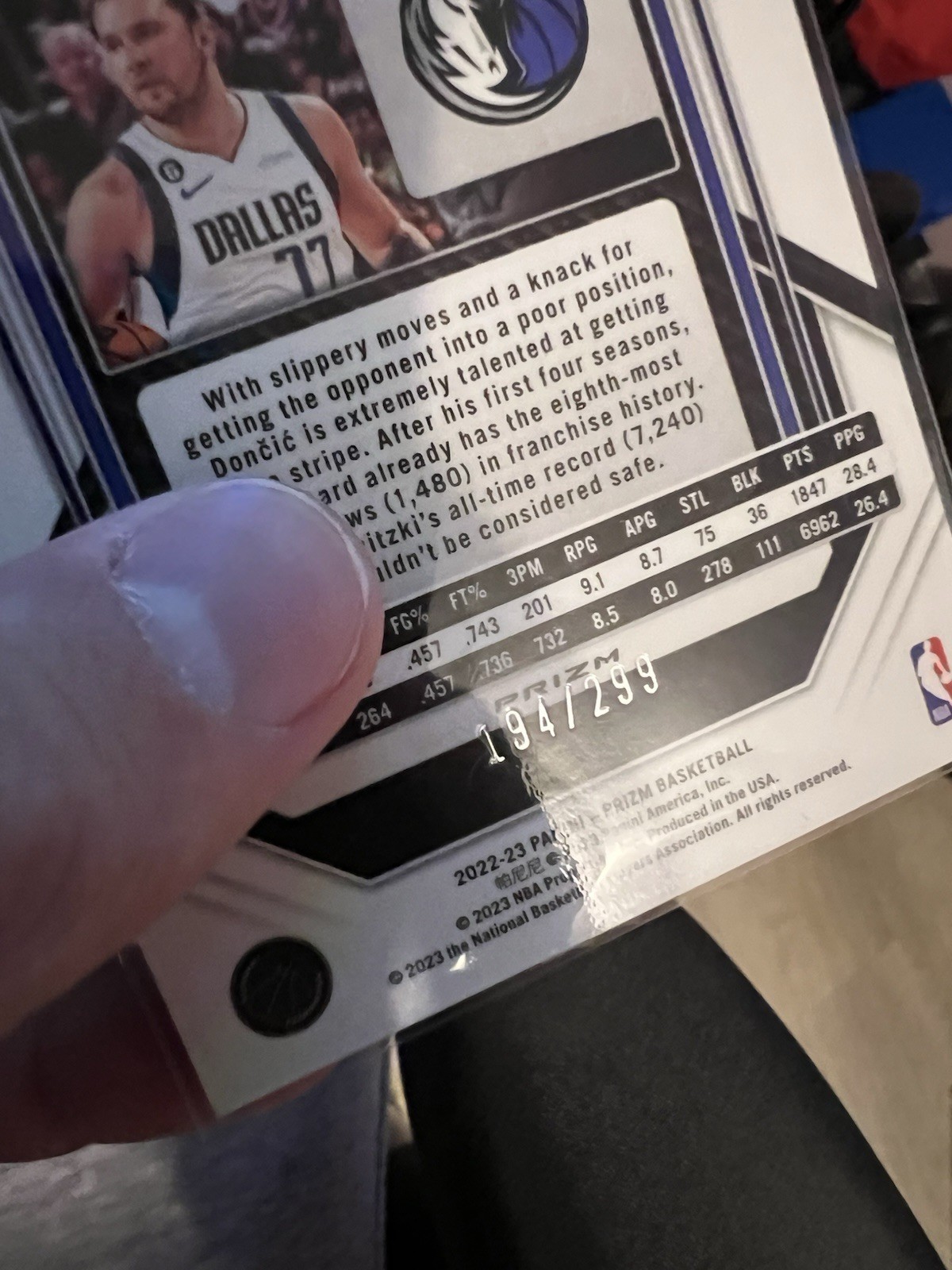 2022-23 Panini Prizm - Luka Dončić #196 Red Prizm /299 view 3