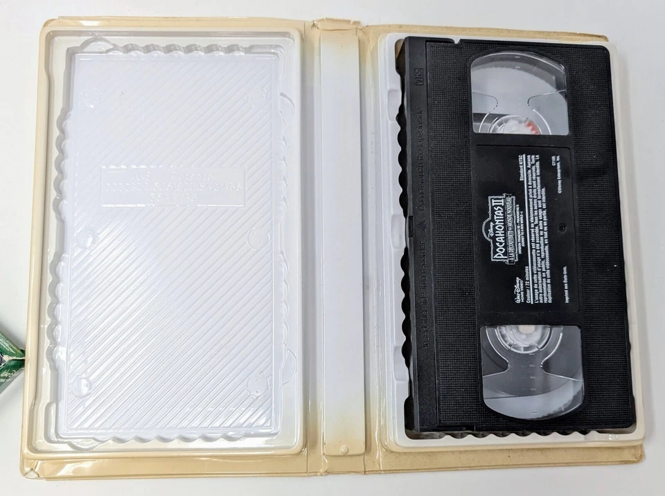 Pocahontas 2: A la decouverte du nouveau monde VHS (1998) - NTSC - French - G - Image 4 of 4