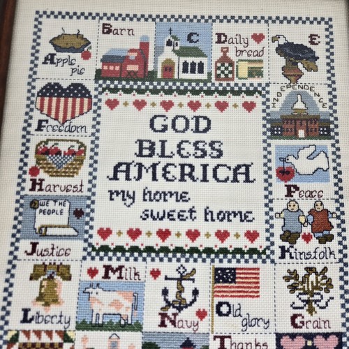 Vintage fertiger Kreuzstich gerahmt hinter Glas Gott segne Amerika patriotisches ABC - Bild 2 von 11