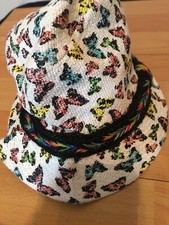Jacobson Children  s Bucket Hat White With Colored Butterflies Size Small EUC