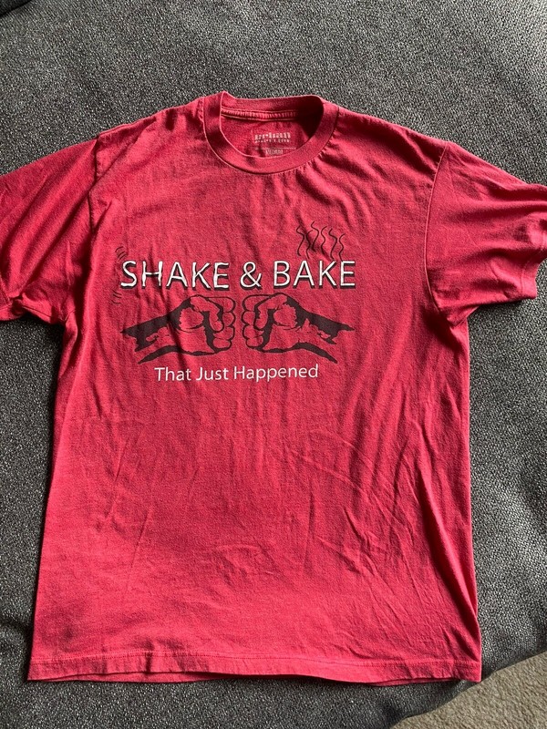 Mens Sz. M URBAN PIPELINE Red Shake & Bake Tee T-shirt