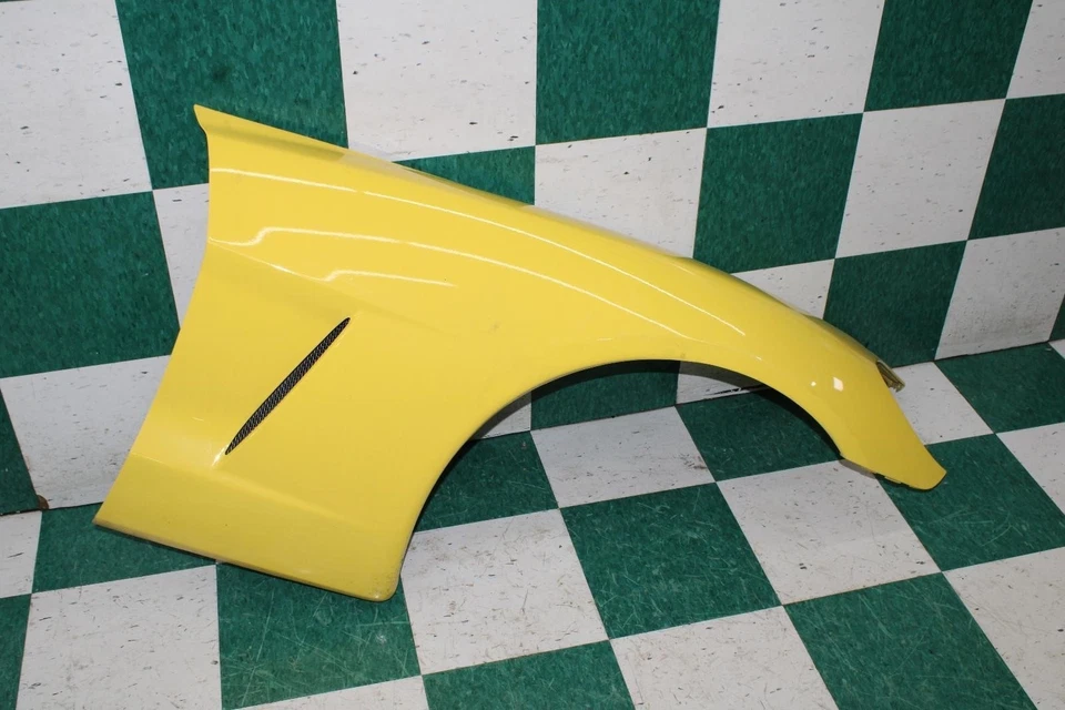 05-13 Corvette *DMG* Base Velocity Yellow Passenger RH Fender Panel Factory OEM Foto 2 de 4
