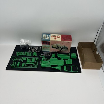 Vintage Pyro 1931 Cadillac Sport Phaeton 1/32 Model Kit Plastic Complete Open