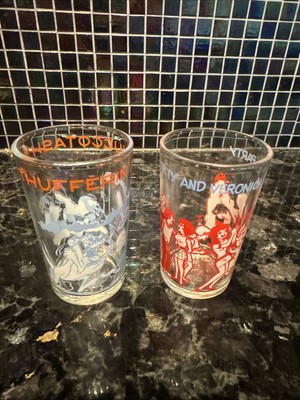 Vntg Hot Dog Betty & Veronica + Sylveste Taz Daffy Juice glasses Pair 1973, 1974