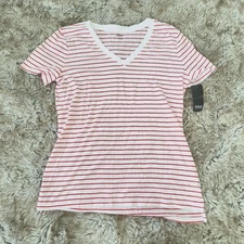 a.n.a A New Approach White and Red Striped V-Neck T-Shirt Size Medium