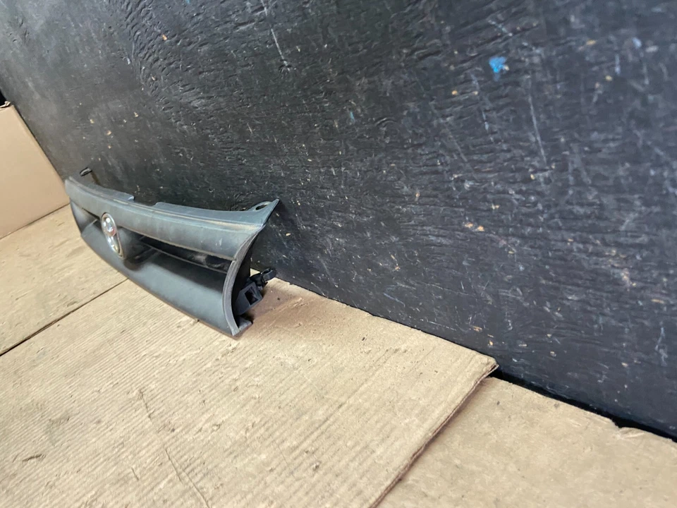 1993 to 1997 Toyota Corolla Front Upper Grill Grille O0560 DG OEM - Image 2 of 4