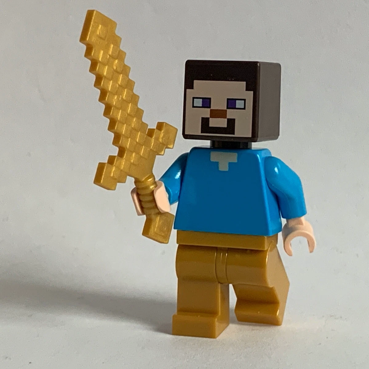 LEGO MINECRAFT STEVE minifigure GOLDEN SWORD minifigure from 21162 brand new