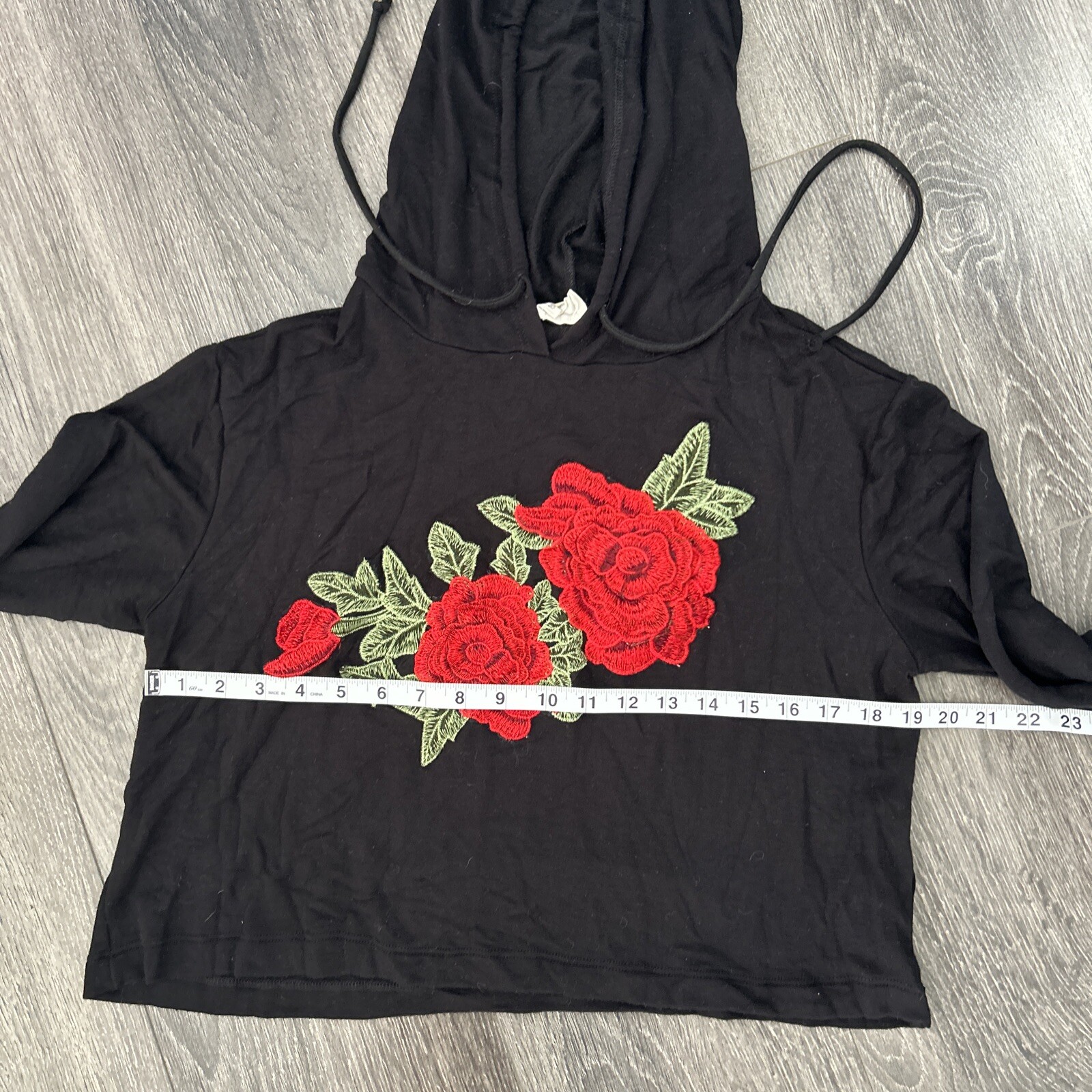 Dirtee Laundry XL Black Cropped Hoodie With Rose Appliqué