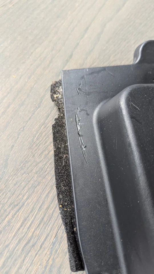 Cubierta amplificador audio Toyota Prius V 86183-47080 2012 2013 2014 2015 2016 2017 Foto 4 de 4