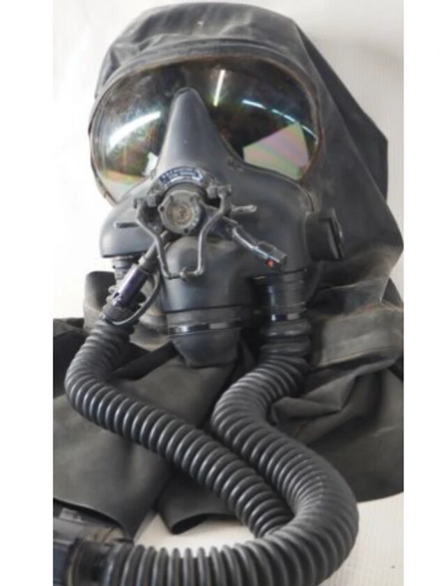 Canadian Air Force N&Z Aviation Pilot Gas Mask w/Transit Case | eBay