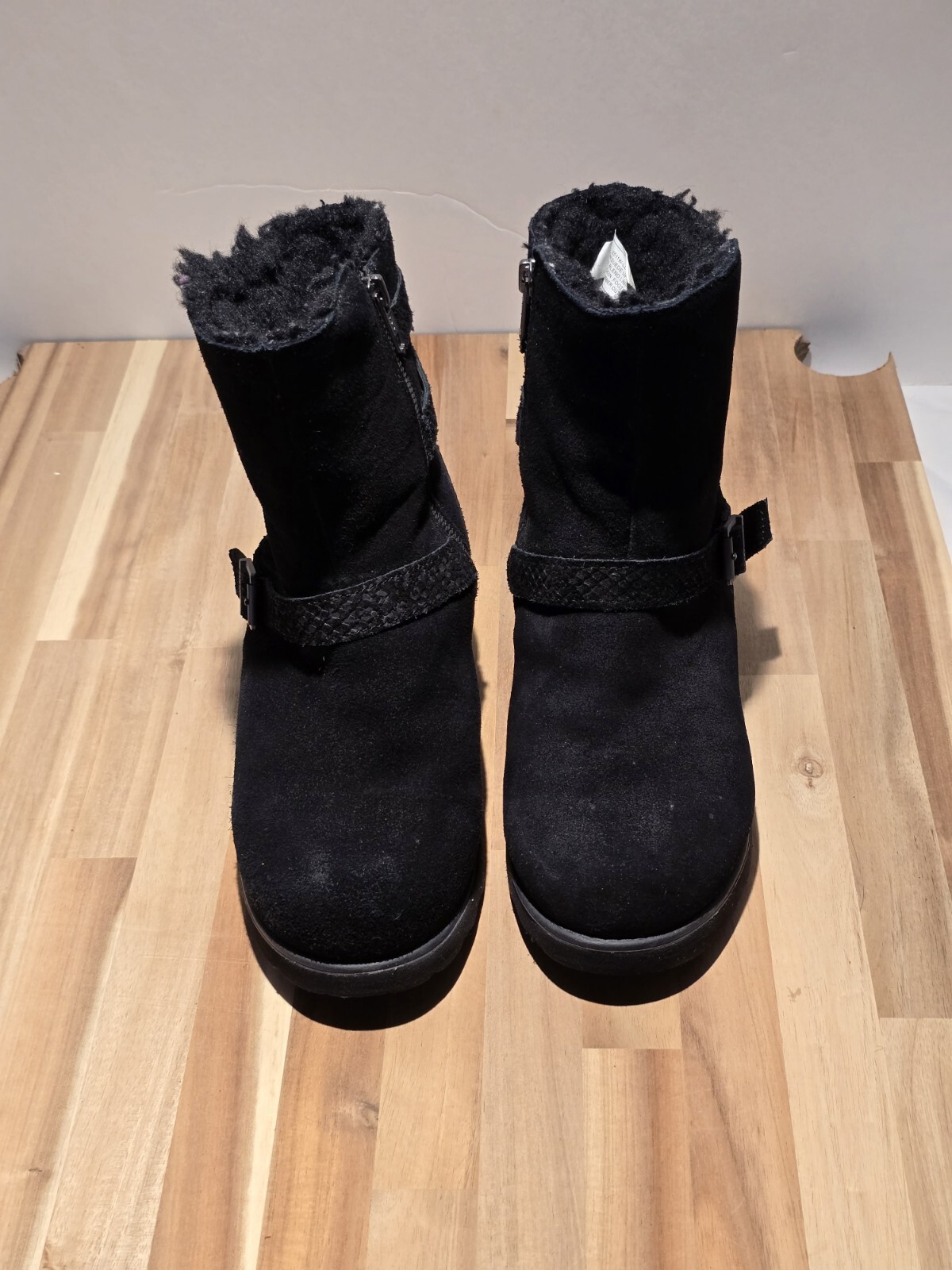 Bearpaw Womens Black Suede Boots with Wool Lining Size 8