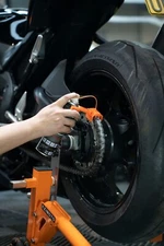 Motorcycle chain cleaning kit, cleaning brush