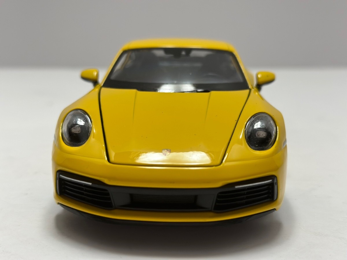 911 Carrera 4S イエロー 1:43 ミニカー 911 (992) C4S Coupé, racing yellow, 1:43 - Porsche Centre