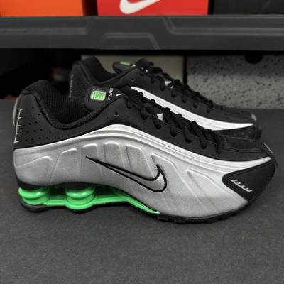 Nike Shox R4 Metallic Silver Green Black Men s Size 8.5 HQ1988-006