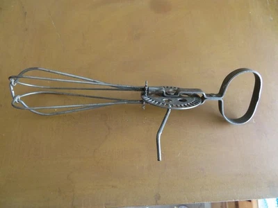 VINTAGE BATTEUR Fouet mécanique de cuisine - Photo 1/4