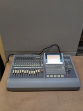 Roland VS-1680 24 bit Digital Studio Workstat...