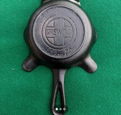 Vintage GRISWOLD Mini Cast Iron Skillet Ashtray #00