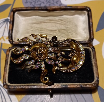VINTAGE STYLE GOLDSTONE SUN & MOON BROOCH BEAUTIFUL STUNNING SPARKLY UNIQUE