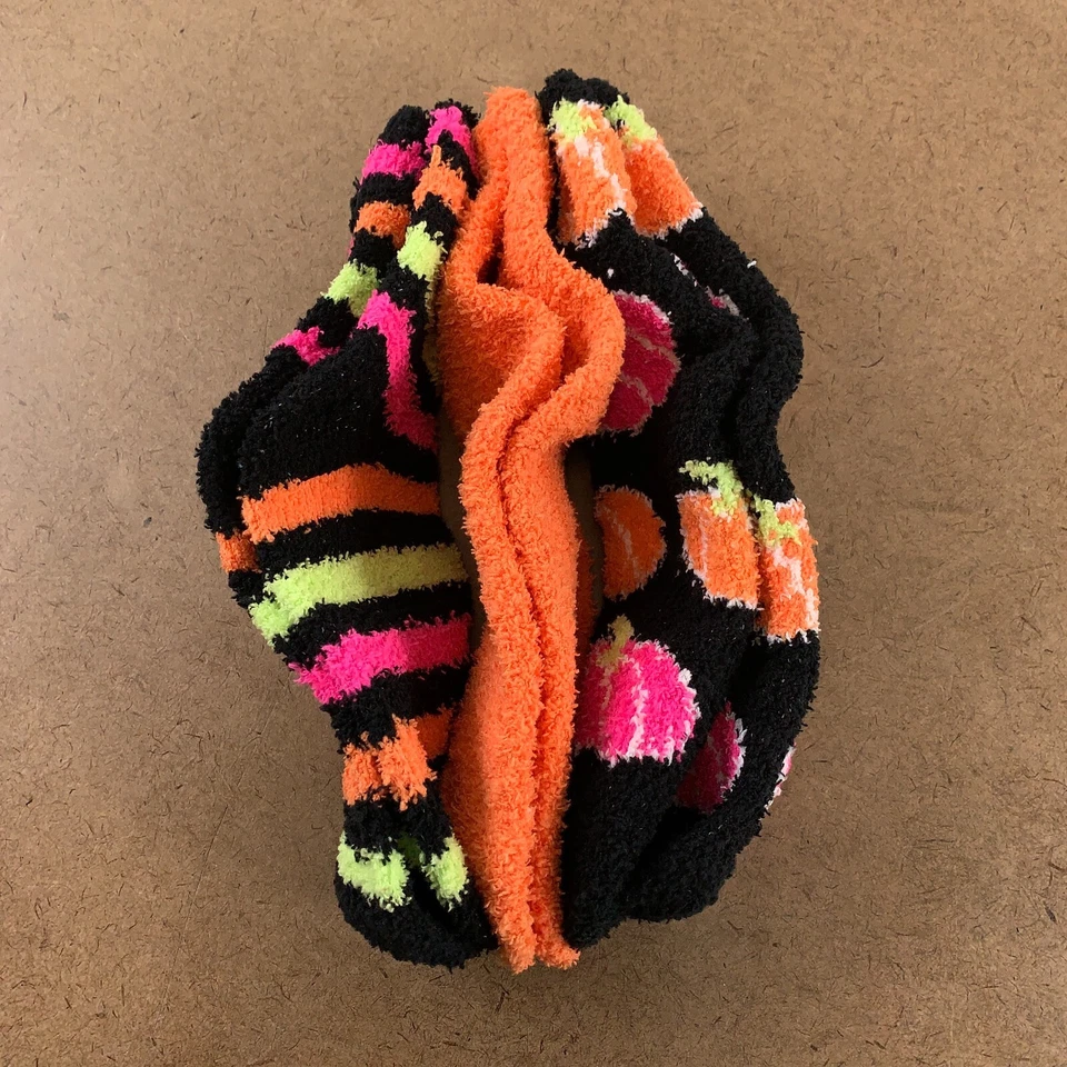 Paquete de 3 calcetines de felpa Betsey Johnson para mujer talla 9-11 coloridos con tema de Halloween nuevos con etiquetas Foto 4 de 4