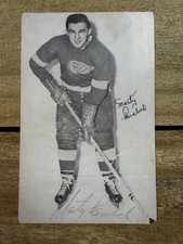 VTG 1950's J.D. McCarthy Detroit Red Wings Marty Pavelich SIGNED Hockey Postcard