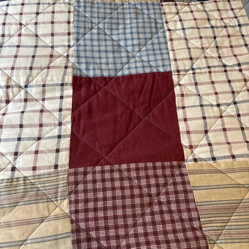 Room Essentials Primitive Americano Block Shape Queen Quilt, Pillow Shams 90x84” - Image 2 of 4