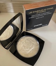 Les Symboles De Chanel Le Camelia Oversize Illuminating Face Powder Pearly White