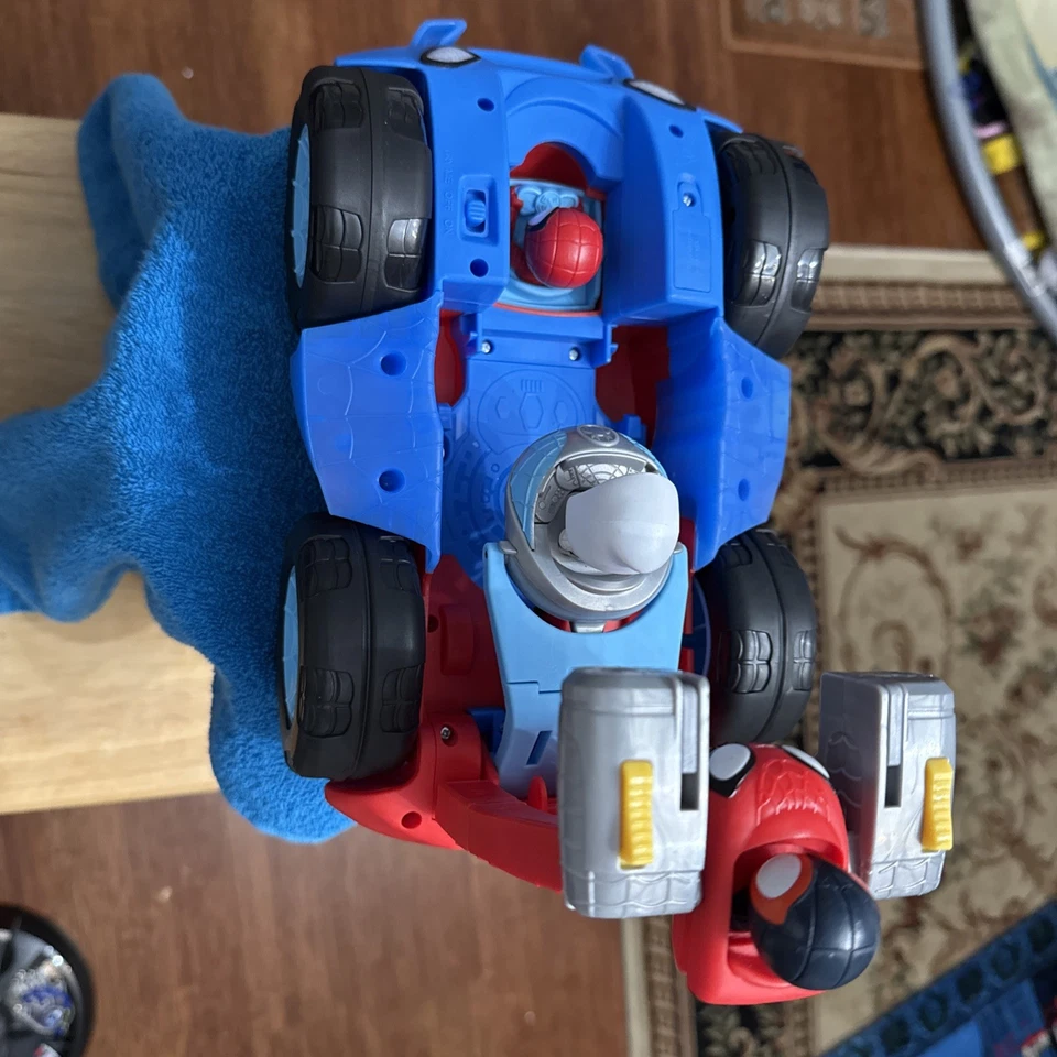 Spidey & His Amazing Friends Deluxe Feature Team Spidey Flip N Attack Foto 3 de 4