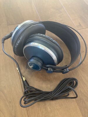 AKG K271 MKII Professional Studio Headphones (2470X00190 B-Stock