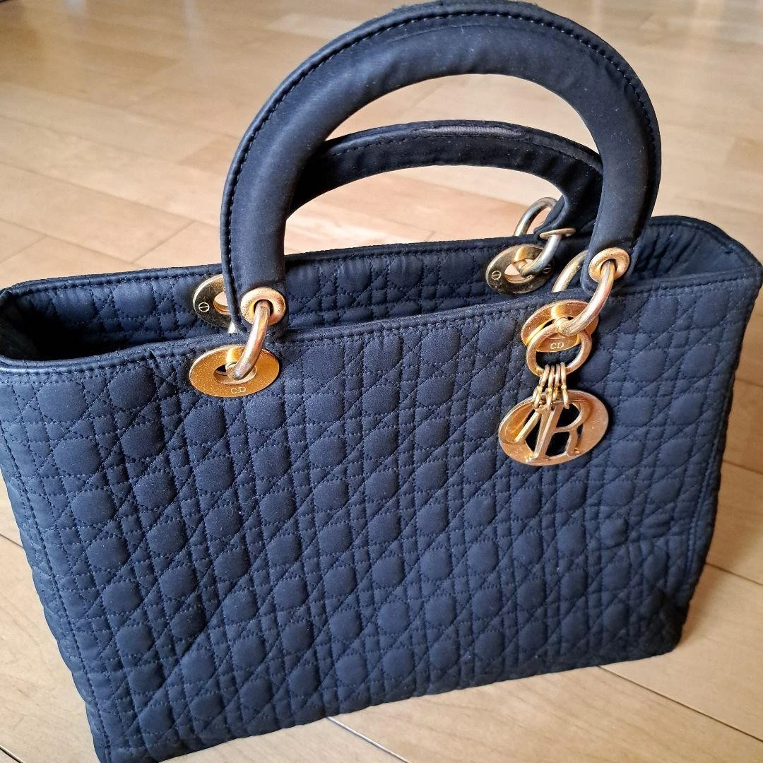 Sac à main Dior Lady Dior Cannage cuir noir luxe vintage élégant