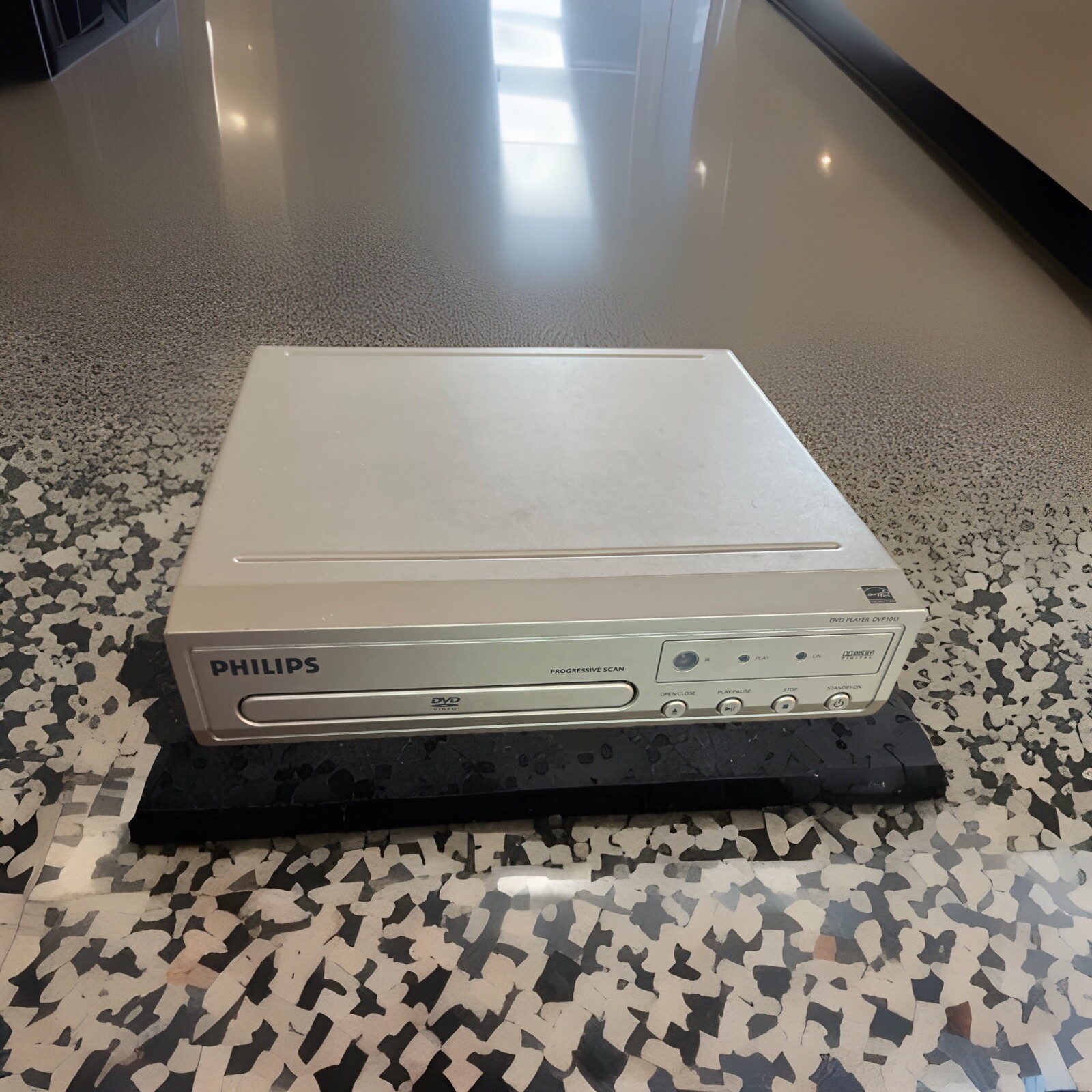 Philips DVP1013/37 DVD Player with Progressive Scan Tested and Working No Remote Included  -image