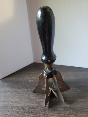 Vintage Keen Kutter Wooden Handle 8'' Vegetable Chopper
