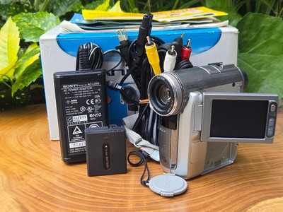 1129460 Sony DCR-PC350 MiniDV Camcorder Nightshot NTSC Tested w/ Charger Battery