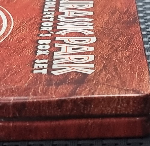 Jurassic Park : Collectors DVD Set in Collectors Metal Tin - Picture 2 of 3