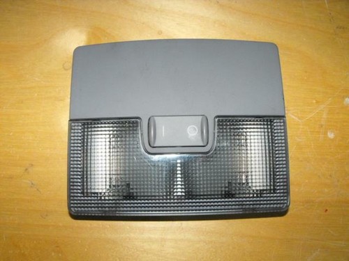 Audi A6 S6 B4  Innenraumleuchte Licht Innen vorn 4B0947105 1EU dunkelgrau