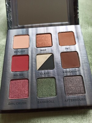 Urban Decay Troublemaker Lidschatten Palette