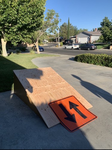 Skating kick ramp