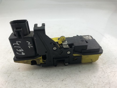 Volvo V70 II SW Door Lock 30663050 2004 18289068 - Picture 4 of 4