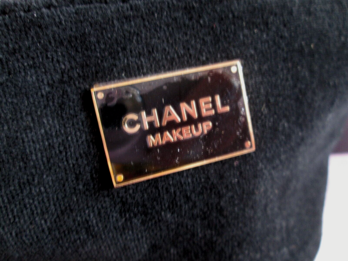 CHANEL Beaute 7 & 1/4 x 4