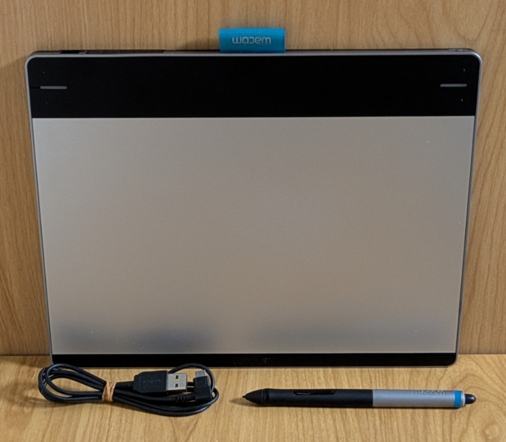 Wacom CTH-680 Intuos Medium Creative Pen & Touch Tablet Excellent