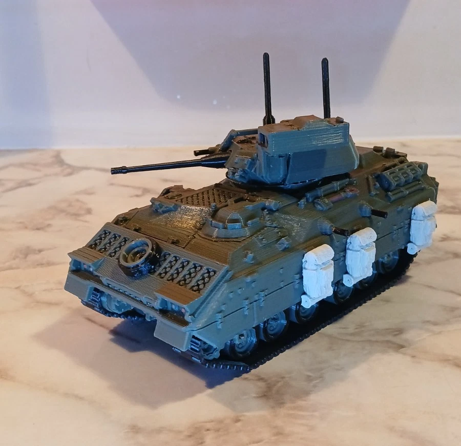 Vehículo de combate Bradley M2A3, escala 1:43 Foto 4 de 4