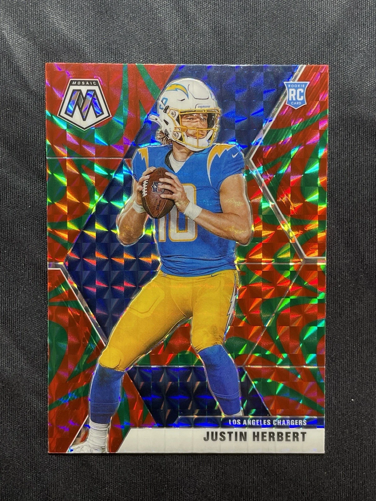2020 Panini Mosaic - Rookies Justin Herbert (RC )  #204 Reactive Green Prizm