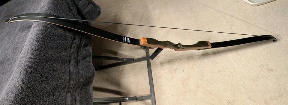 OMP Smoky Mountain Hunter Recurve Bow 62" 45# Right Hand – Wood Riser - Image 2 of 4